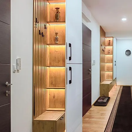 Silver Apartment Pale Exterior photo